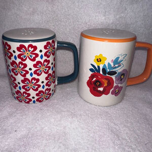 PreOwned The Pioneer Woman Flea Market Stove Top Salt & Pepper Shaker Set